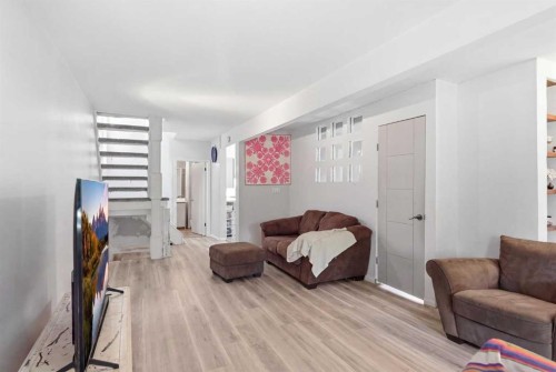 211 7 Street Ne, Calgary, AB - Indoor