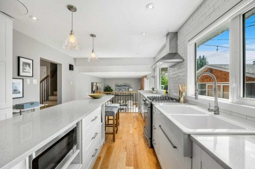 10411 Maplemont Road Se, Calgary, AB - Indoor Photo Showing Kitchen With Double Sink With Upgraded Kitchen