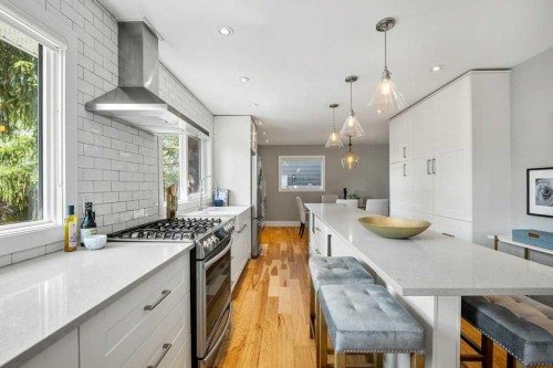 10411 Maplemont Road Se, Calgary, AB - Indoor Photo Showing Kitchen With Upgraded Kitchen