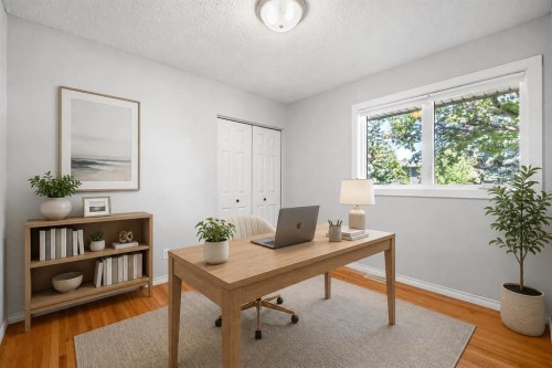 10411 Maplemont Road Se, Calgary, AB - Indoor Photo Showing Office