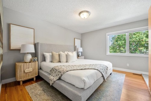 10411 Maplemont Road Se, Calgary, AB - Indoor Photo Showing Bedroom