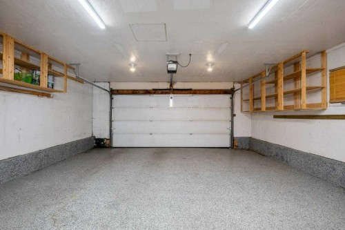10411 Maplemont Road Se, Calgary, AB - Indoor Photo Showing Garage