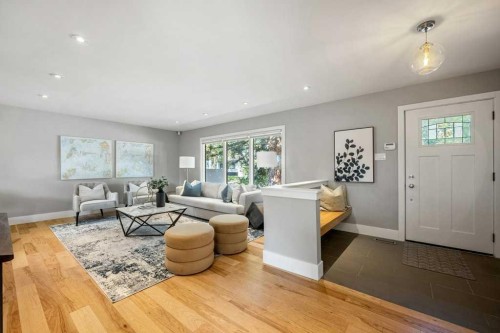 10411 Maplemont Road Se, Calgary, AB - Indoor Photo Showing Living Room