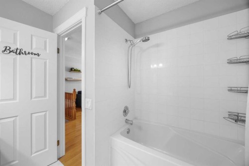 75 Woodhill Court Sw, Calgary, AB - Indoor Photo Showing Bathroom