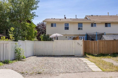 75 Woodhill Court Sw, Calgary, AB - Outdoor