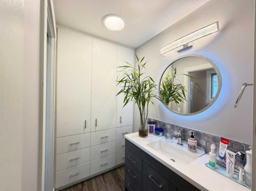 151 Sandstone Place Nw, Calgary, AB - Indoor Photo Showing Bathroom
