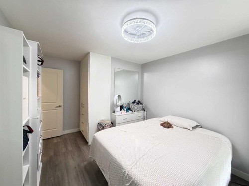 151 Sandstone Place Nw, Calgary, AB - Indoor Photo Showing Bedroom