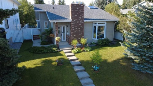 151 Sandstone Place Nw, Calgary, AB - Outdoor With Facade