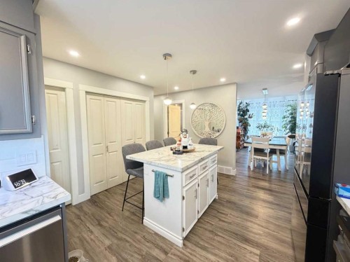 151 Sandstone Place Nw, Calgary, AB - Indoor Photo Showing Kitchen