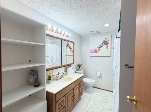 151 Sandstone Place Nw, Calgary, AB - Indoor Photo Showing Bathroom