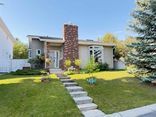 151 Sandstone Place Nw, Calgary, AB - Outdoor With Facade