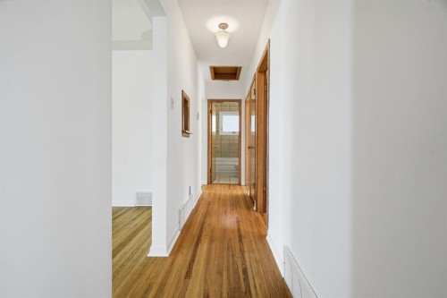 100 Westminster Drive Sw, Calgary, AB - Indoor Photo Showing Other Room