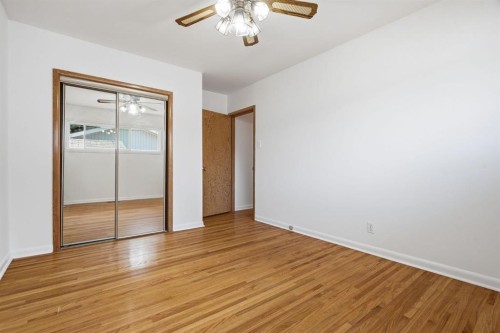 100 Westminster Drive Sw, Calgary, AB - Indoor Photo Showing Other Room