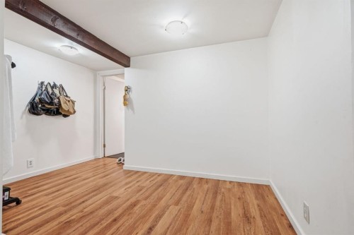 100 Westminster Drive Sw, Calgary, AB - Indoor Photo Showing Other Room