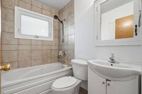 100 Westminster Drive Sw, Calgary, AB - Indoor Photo Showing Bathroom