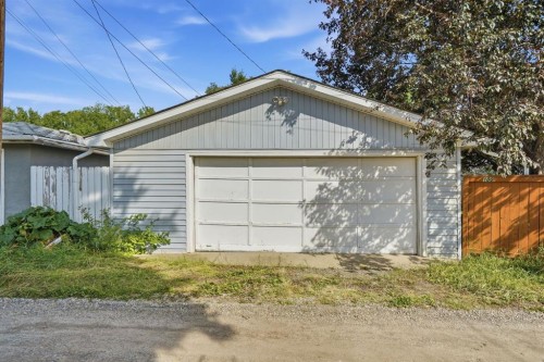 100 Westminster Drive Sw, Calgary, AB - Outdoor