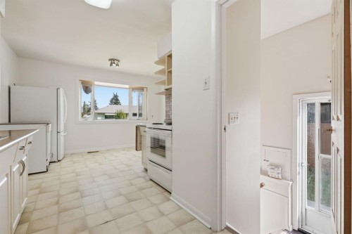 100 Westminster Drive Sw, Calgary, AB - Indoor Photo Showing Kitchen
