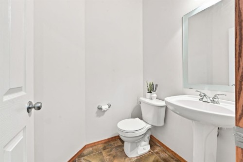 32 Tuscany Ravine Crescent Nw, Calgary, AB - Indoor Photo Showing Bathroom