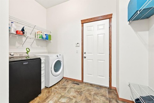 32 Tuscany Ravine Crescent Nw, Calgary, AB - Indoor Photo Showing Laundry Room