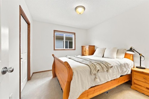 32 Tuscany Ravine Crescent Nw, Calgary, AB - Indoor Photo Showing Bedroom