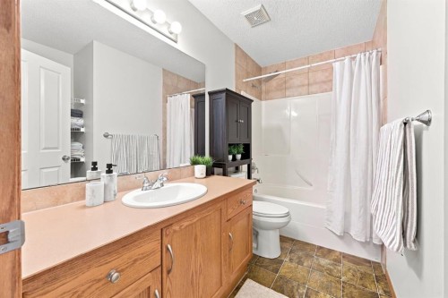 32 Tuscany Ravine Crescent Nw, Calgary, AB - Indoor Photo Showing Bathroom
