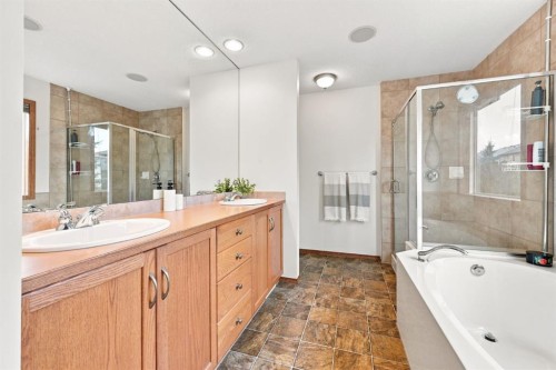 32 Tuscany Ravine Crescent Nw, Calgary, AB - Indoor Photo Showing Bathroom