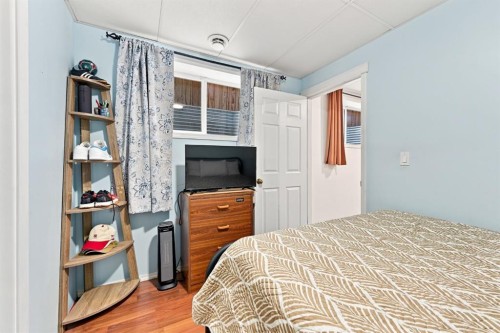32 Tuscany Ravine Crescent Nw, Calgary, AB - Indoor Photo Showing Bedroom