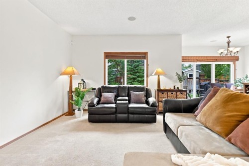 32 Tuscany Ravine Crescent Nw, Calgary, AB - Indoor Photo Showing Living Room