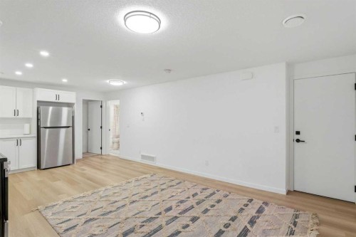 49 Copperhead Road Se, Calgary, AB - Indoor Photo Showing Kitchen