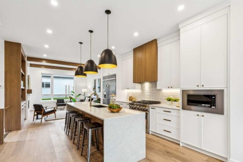4920 21 Avenue Nw, Calgary, AB - Indoor Photo Showing Kitchen With Upgraded Kitchen