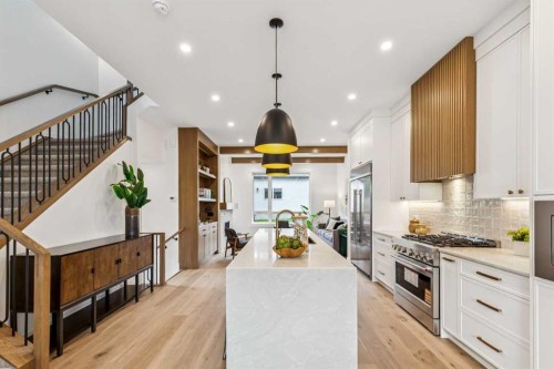 4920 21 Avenue Nw, Calgary, AB - Indoor Photo Showing Kitchen With Upgraded Kitchen