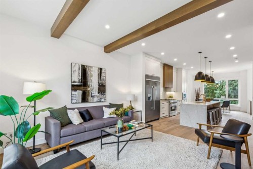 4920 21 Avenue Nw, Calgary, AB - Indoor Photo Showing Living Room