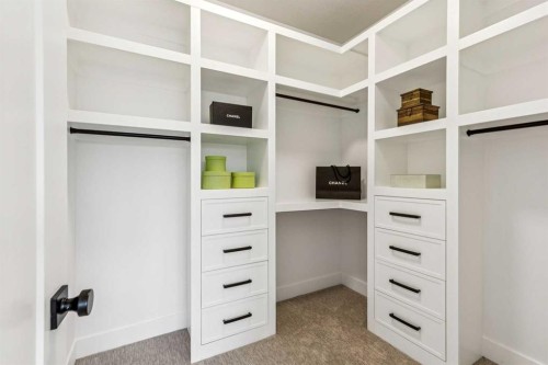 4920 21 Avenue Nw, Calgary, AB - Indoor With Storage