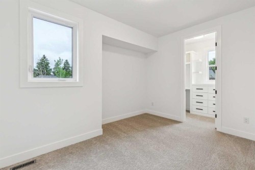 4920 21 Avenue Nw, Calgary, AB - Indoor Photo Showing Other Room