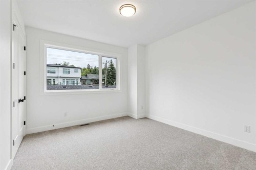 4920 21 Avenue Nw, Calgary, AB - Indoor Photo Showing Other Room