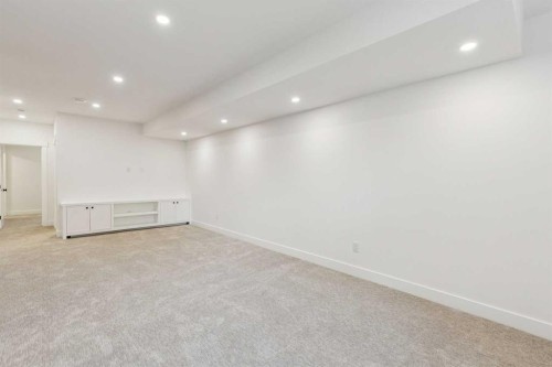 4920 21 Avenue Nw, Calgary, AB - Indoor Photo Showing Other Room