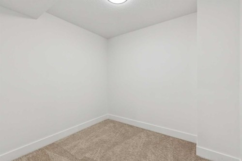 4920 21 Avenue Nw, Calgary, AB - Indoor Photo Showing Other Room