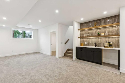 4920 21 Avenue Nw, Calgary, AB - Indoor Photo Showing Other Room