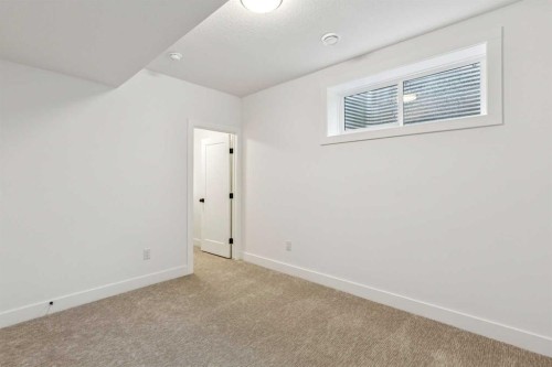 4920 21 Avenue Nw, Calgary, AB - Indoor Photo Showing Other Room