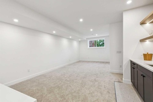 4920 21 Avenue Nw, Calgary, AB - Indoor Photo Showing Other Room