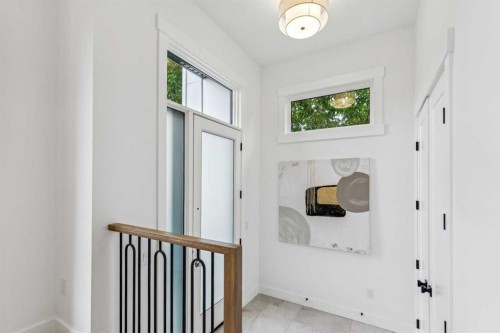 4920 21 Avenue Nw, Calgary, AB - Indoor Photo Showing Other Room
