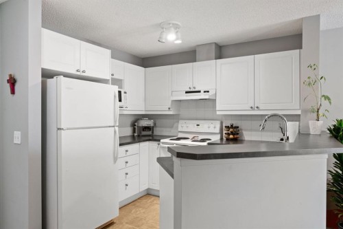 2209-950 Arbour Lake Road Nw, Calgary, AB - Indoor Photo Showing Kitchen