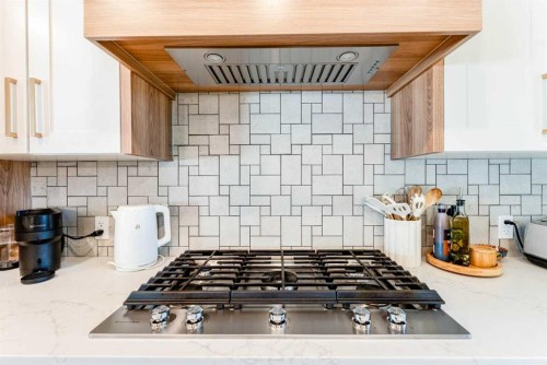 651 Willingdon Boulevard Se, Calgary, AB - Indoor Photo Showing Kitchen