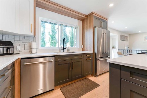 651 Willingdon Boulevard Se, Calgary, AB - Indoor Photo Showing Kitchen