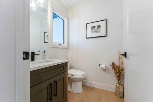 651 Willingdon Boulevard Se, Calgary, AB - Indoor Photo Showing Bathroom
