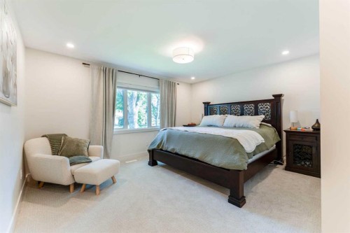 651 Willingdon Boulevard Se, Calgary, AB - Indoor Photo Showing Bedroom