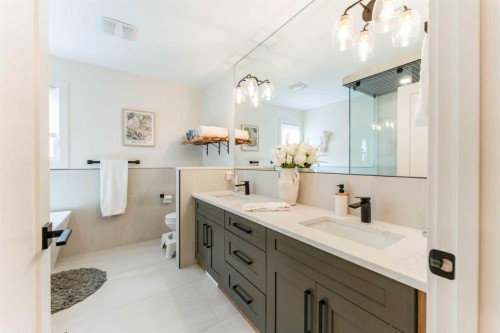 651 Willingdon Boulevard Se, Calgary, AB - Indoor Photo Showing Bathroom