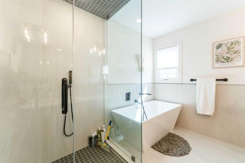 651 Willingdon Boulevard Se, Calgary, AB - Indoor Photo Showing Bathroom