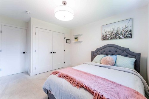 651 Willingdon Boulevard Se, Calgary, AB - Indoor Photo Showing Bedroom
