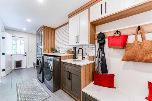 651 Willingdon Boulevard Se, Calgary, AB - Indoor Photo Showing Laundry Room